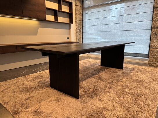 Plankebord i massiv røget eg