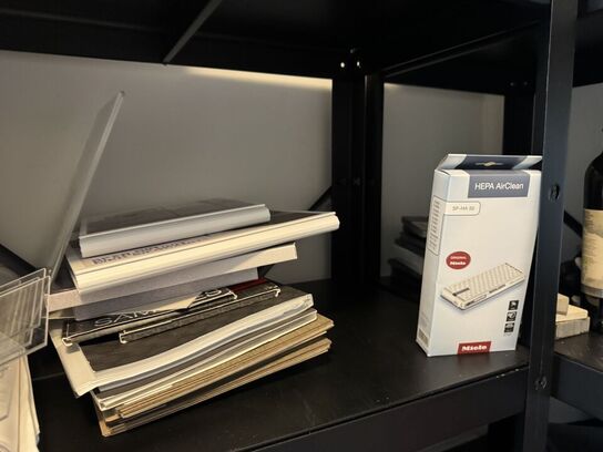 4 stk. Stålreoler med indhold