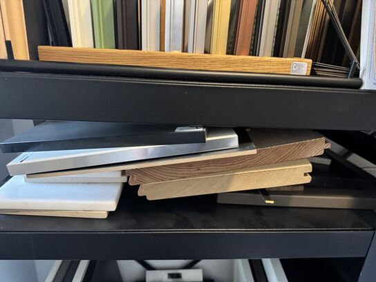 4 stk. Stålreoler med indhold