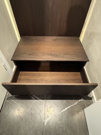 Boform snedker garderobemøbel i røget eg