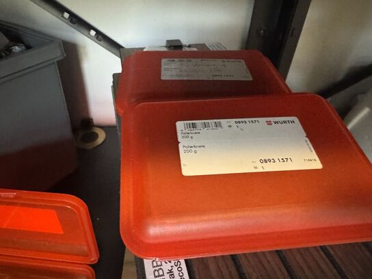 4 stk. Stålreoler med indhold