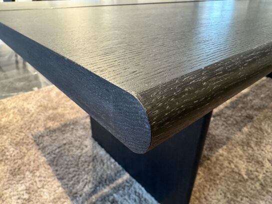 Plankebord i massiv røget eg