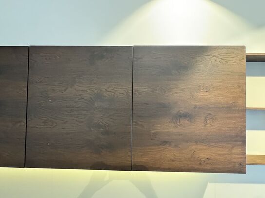 Boform snedker væghængt møbel i røget eg