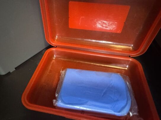 4 stk. Stålreoler med indhold