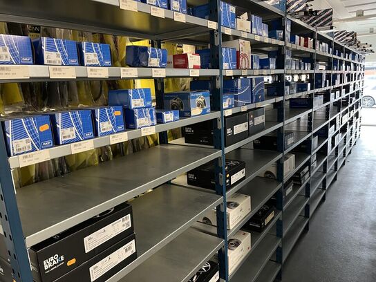 Rækker med lager hylder og ekstra metal hylder * Uden indhold