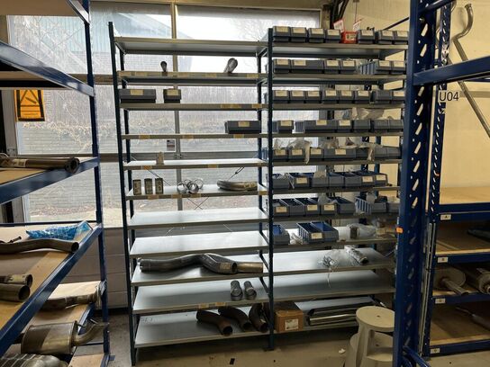 Lager reoler samt hylder og skuffer *Uden indhold