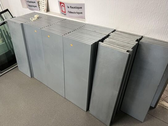 Rækker med lager hylder og ekstra metal hylder * Uden indhold