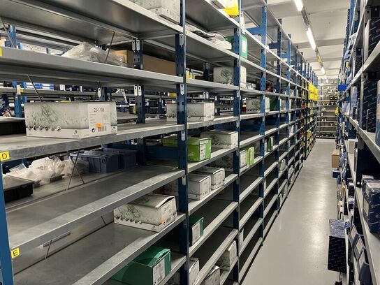 Rækker med lager hylder * Uden indhold