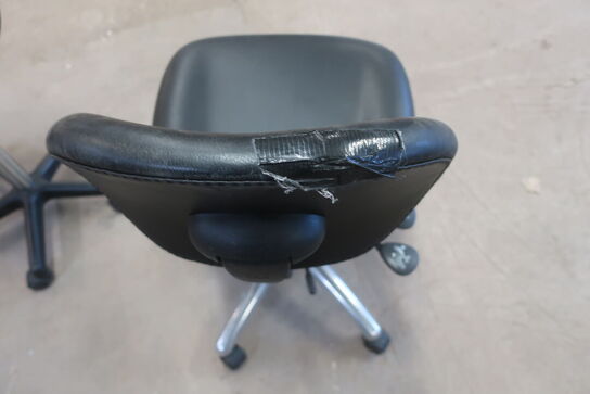 Kontostol VERMUNDLARSEN og sadelstol