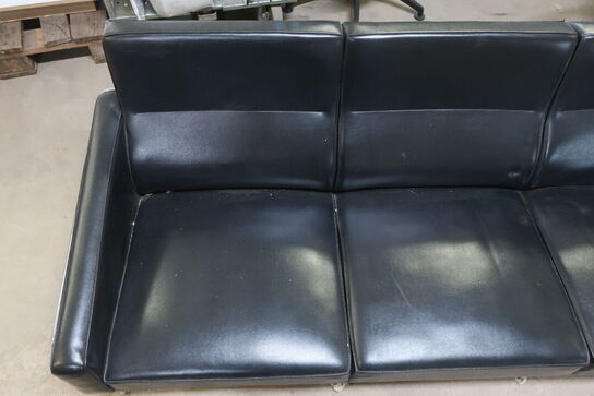 Sofa ARNE JACOBSEN model 3303