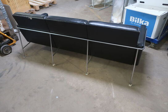 Sofa ARNE JACOBSEN model 3303