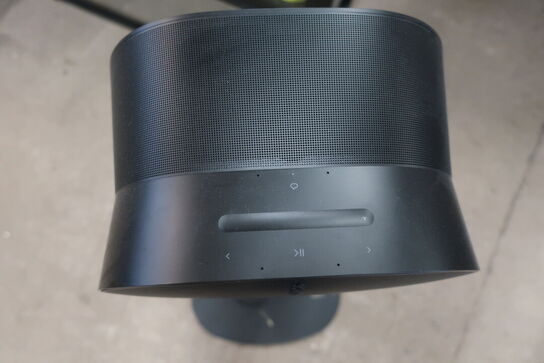 Højtaler SONOS ERA 300 på stativ