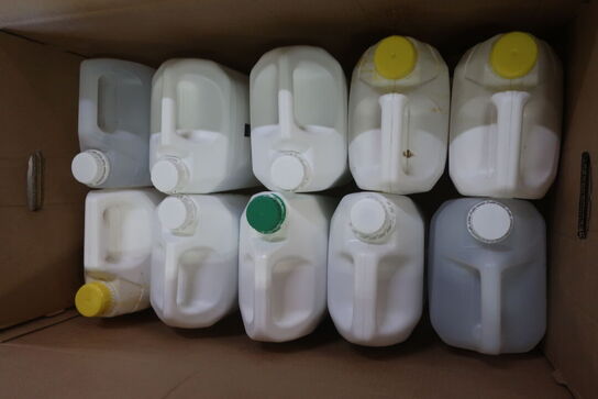 4 flyttekasser med rengøringmidler 