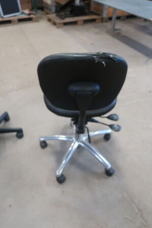 Kontostol VERMUNDLARSEN og sadelstol