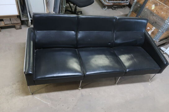 Sofa ARNE JACOBSEN model 3303