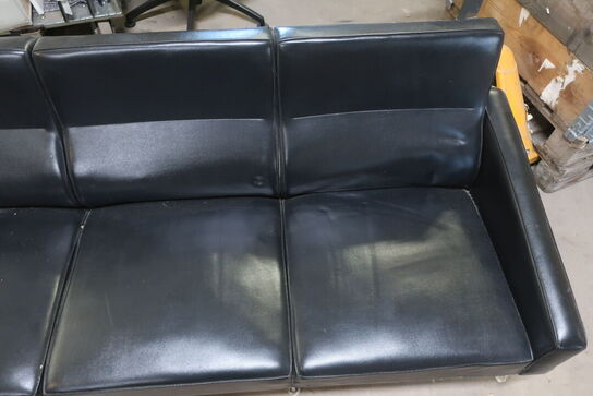 Sofa ARNE JACOBSEN model 3303