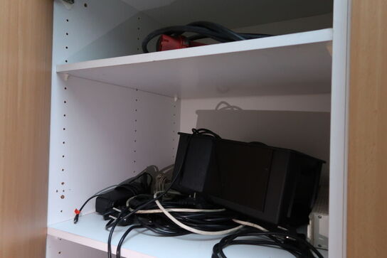 Div. Elektronik i skabe, bl.a. højtalere m.m.