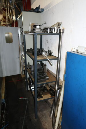 Reol med div. Specialværktøj