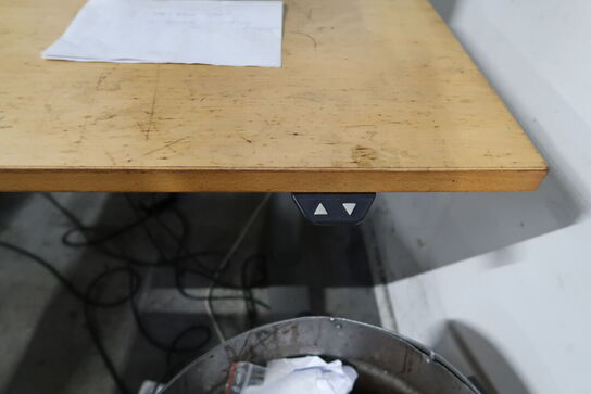 El. hæve/sænke skrivebord samt kontorstol