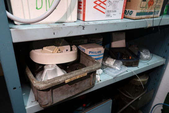 Reol med div. Varelager og reservedele