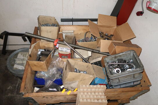 2 stk. paller med div. Jern