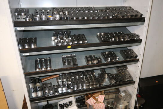 Stålskab med specialværktøj