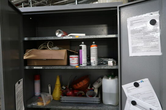 Stålskab med indhold