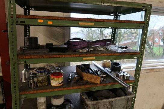 Reol med div. Værktøj m.m.