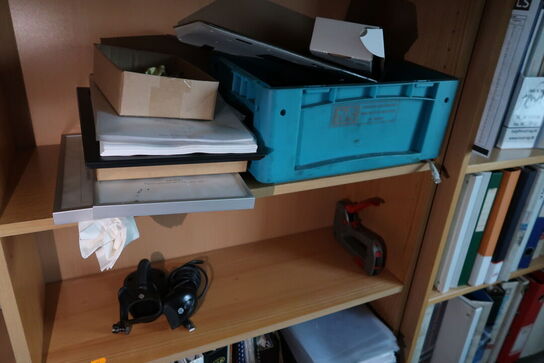 3 stk. reoler med indhold (ringbind medfølger ikke)