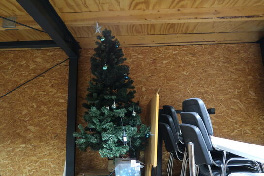 Div. Stole, borde, kunstig juletræ m.m.