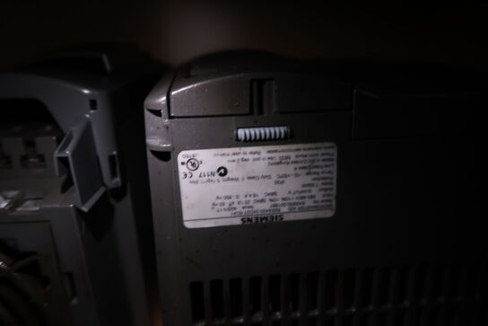 3 stk. reoler med indhold (ringbind medfølger ikke)