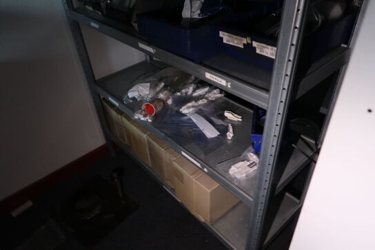 Reol med div. Varelager