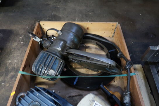 Palle med elkædetaljer