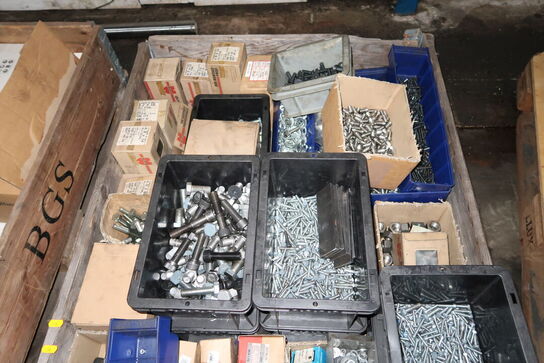 Palle med div. Bolte, møtrikker m.m.