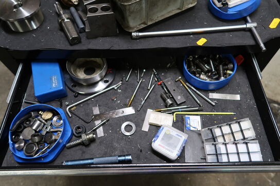 Værktøjsvogn med div. Værktøj m.m.