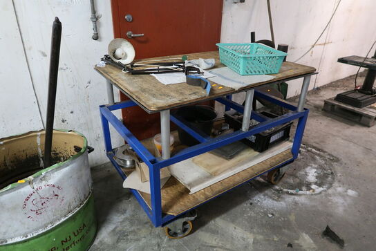 Opbevaringsvogn samt værkstedsstol