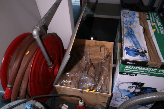 Opbevaringskasse med indhold