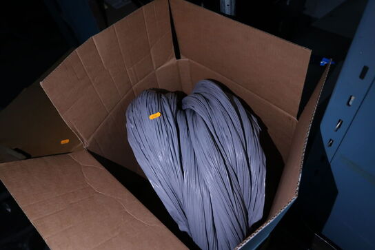 2 stk. kasser med varelager