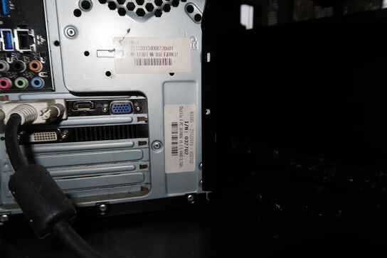 Computerskærm HP 2211x, samt computer, tastatur og mus