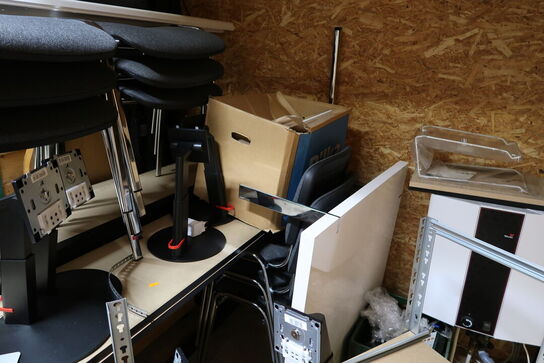 Div. Stole, borde, kunstig juletræ m.m.