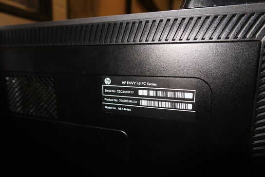 Computerskærm NEOVO samt computer HP Envy h8 PC Series