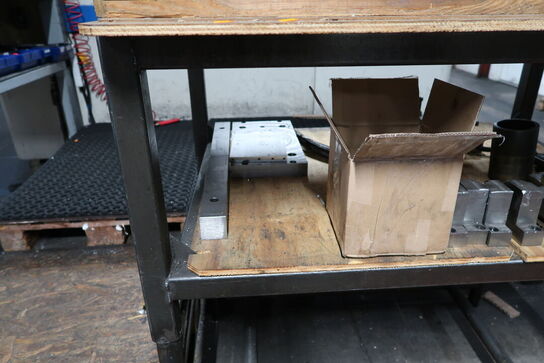 Pallebord/reol med div. Specialværktøj