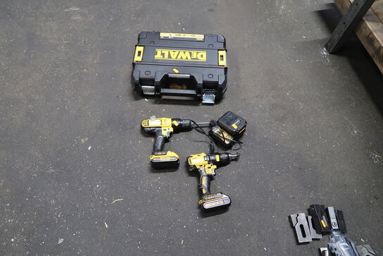 2 stk. akku håndværktøj DEWALT DCD777 med 3 stk. batterier og lader