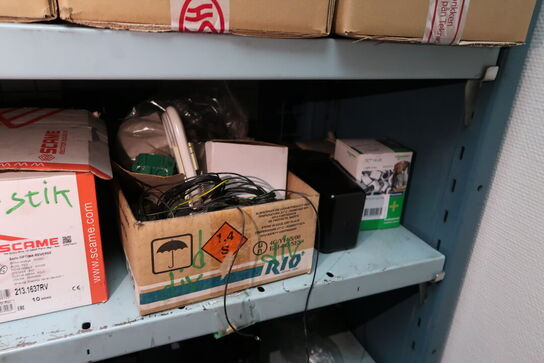 Reol med div. Varelager og reservedele