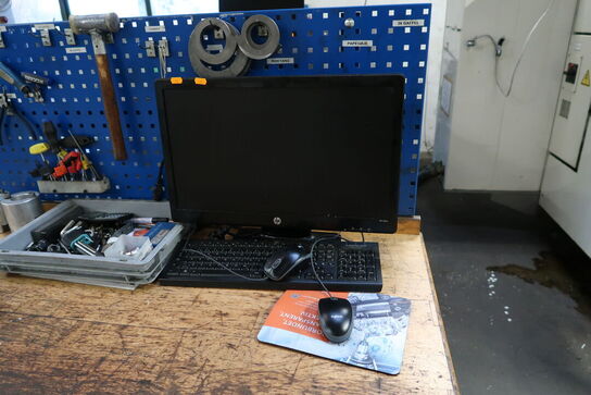 Computerskærm HP 2211x, samt computer, tastatur og mus