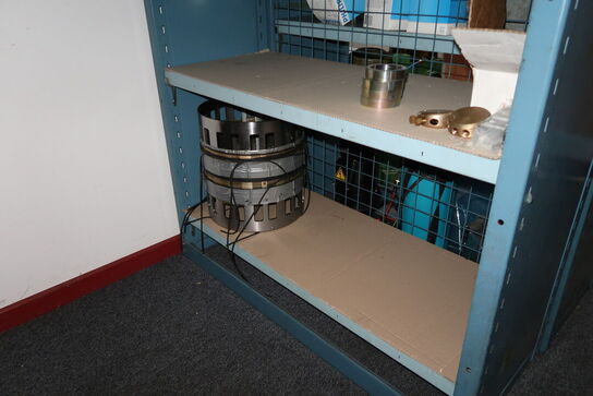 Reol med div. Varelager og reservedele