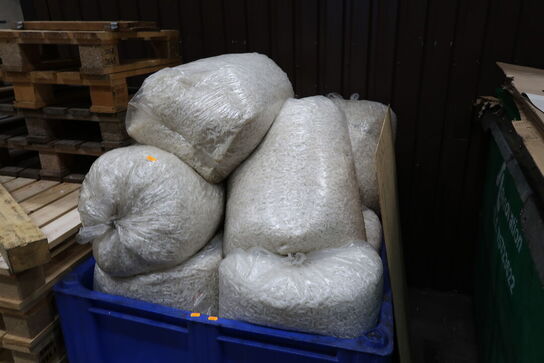 Plastikpalle med granulat