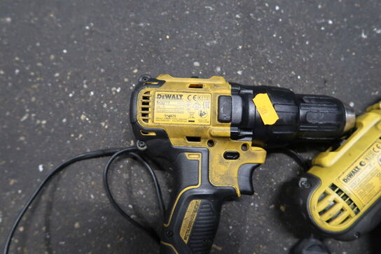 2 stk. akku håndværktøj DEWALT DCD733, DCD777 med 2 stk. batterier og lader
