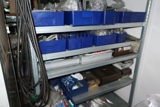 Reol med div. Varelager