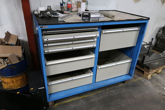Stålskab med div. Specialværktøj